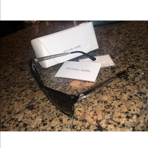 AUTHENTIC MICHAEL KORS SUNGLASSES - Picture 3 of 4